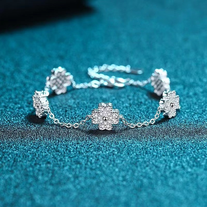 Moissanite Five Clover Bracelet in Platinum